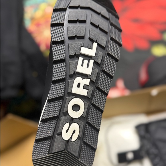 Sorel Women's Quilted Black Winter Boots - Picture 10 of 11